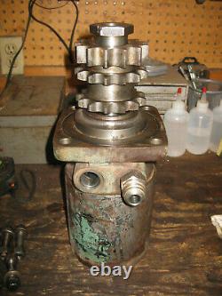 Clark Bobcat 533 (and others) Hydraulic Drive Motor and Sprockets