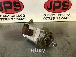 Front hydraulic reel /cylinder drive motor X Toro 3250 mower, 100-6428. £80+VAT